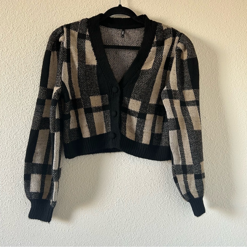ONLY Women’s Knit Plaid Cardigan Medium Cropped Button Front Preppy Granny core